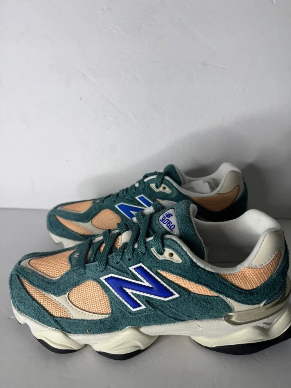 NIB New Balance 9060 Sneakers Green Orange Big Boys US 7 EU 40